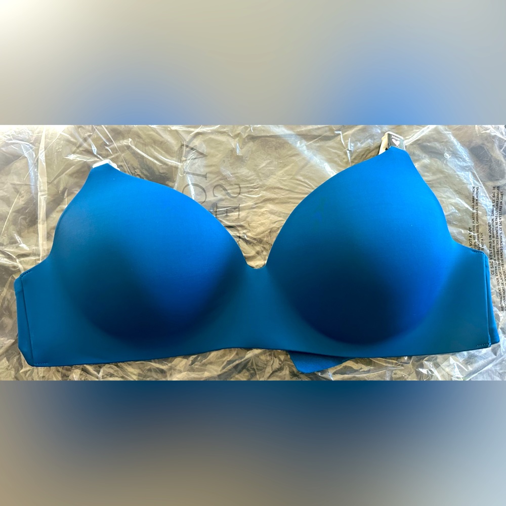 New! Victoria’s Secret Lightly Lined Wireless Bra 36DD